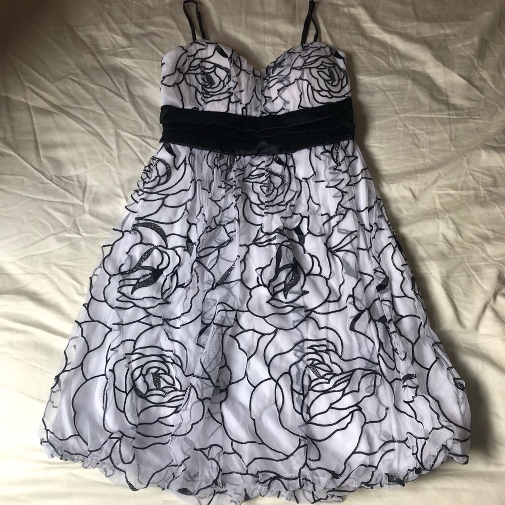 Junior Sweetheart Baby Doll Dress Tie Floral Black and White Sparkles